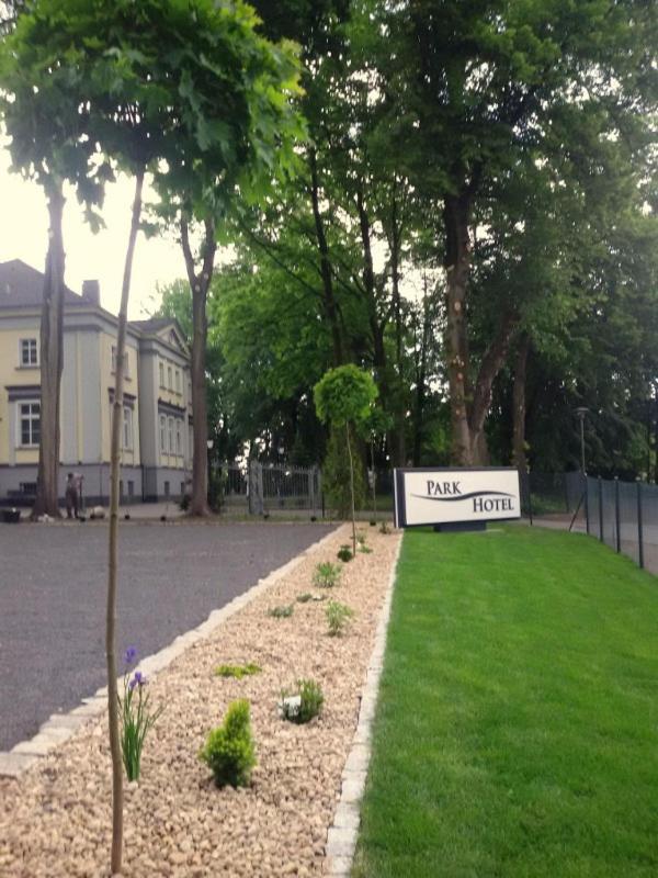 Park Hotel Dobrodzien Εξωτερικό φωτογραφία